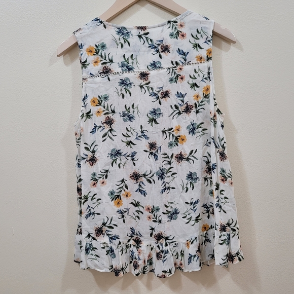 Lucky Brand Floral top - Picture 2 of 11